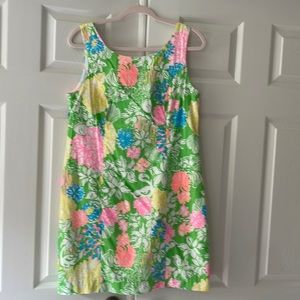 Lilly Pulitzer sz 10 Cathy shift Hibiscus Stroll… rare print!  Worn only once!